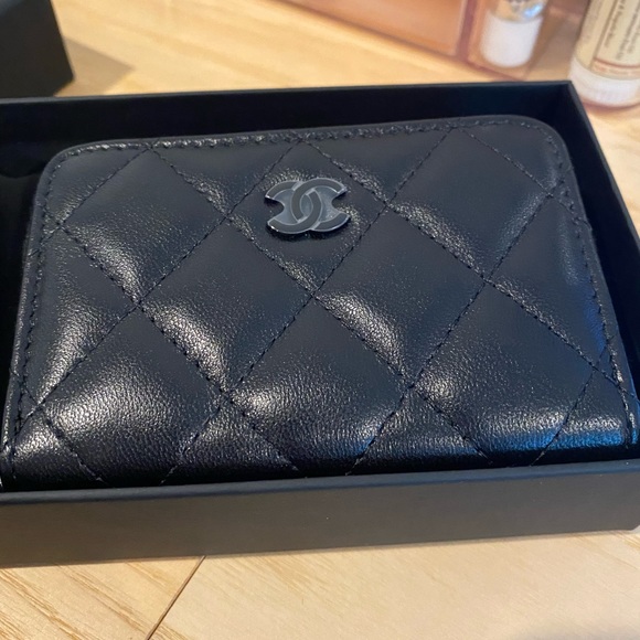 chanel so black card holder